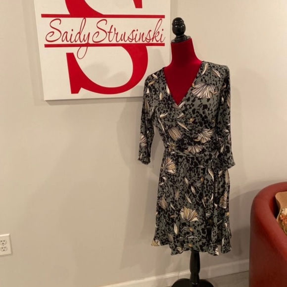 LEOTA perfect wrap floral green ruffle hem dress /LP - Picture 10 of 11